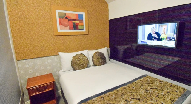 Четырёхместный номер Standard Pembridge Palace Hotel