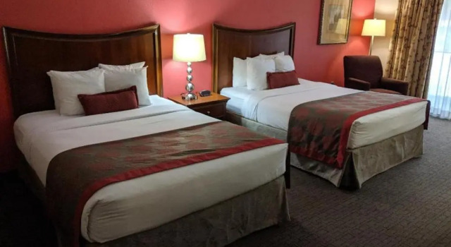 Четырёхместный номер Standard Ramada by Wyndham Raleigh