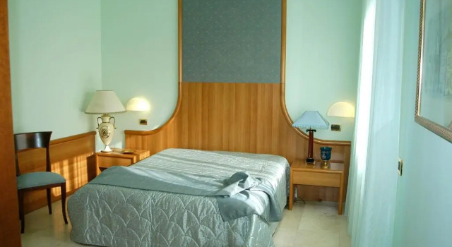 Трёхместный номер Standard Hotel Royal