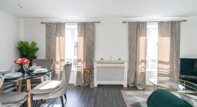 Suites by Rehoboth - Abbey Wood Station - London Zone 4, Varaa Huoneisto Asunnot kohteessa Merseyside, Huoneisto
