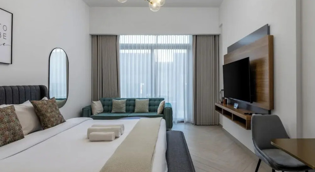 Waves - Elegant Oxford 212 Studio in JVC with City Views