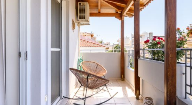 Lovehome-4BD Villa with views-15´~airport, 10´~MEC AE, 2´~bus stop,10´~Suburban Railway, Reserva ahora Villa Cabañas en Gerakas, Cabaña