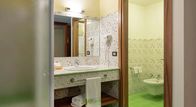 Полулюкс Deluxe Hotel Alexander