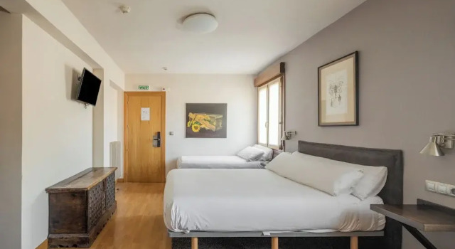 Семейный люкс Hostal Izar-Ondo