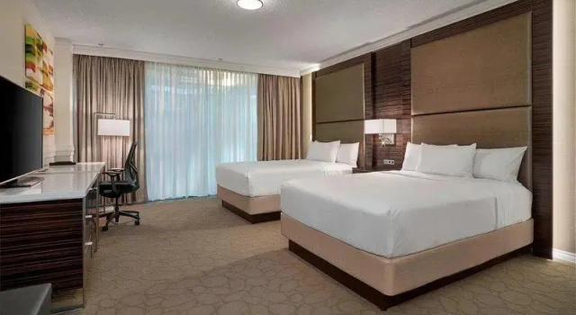 Одноместный люкс c 1 комнатой Delta Hotels by Marriott Edmonton Centre Suites