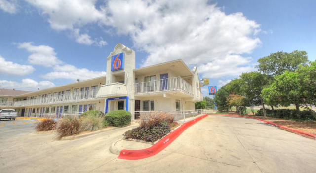 Motel 6 San Antonio, TX - Fiesta, 预订 汽车旅馆 圣安东尼奥 Bexar County