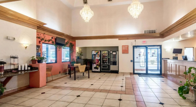 Motel 6 Oklahoma City OK Fairgrounds West, Prenota Motel Hotel a Oklahoma con piscina, Piscina