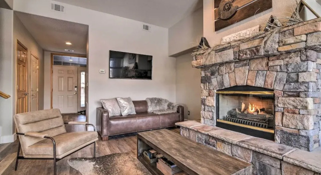 7 Mi to Keystone: Waterfront Home w/ Scenic Views, Rezerwuj Apartament Hotele w Vail Ski z parkingiem, Parking