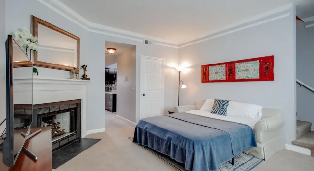 Long Blvd Condo Unit E3 - 2 Br Condo