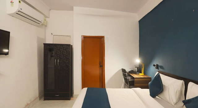 Silverkey Executive Stays 42928 Near Global Hospital, Забронировать Отель Нойда штат Уттар-Прадеш