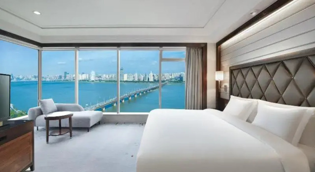 Люкс с видом на реку Crowne Plaza Nanchang Riverside by IHG