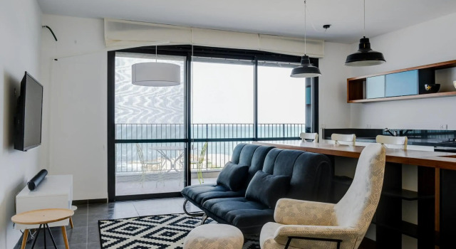 Beautiful Apartment on The First Line of The Sea