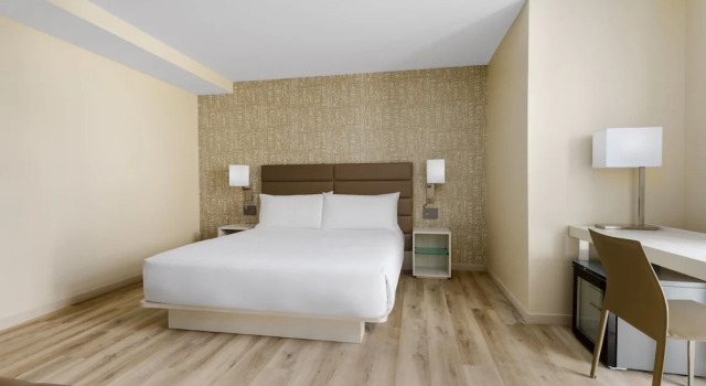 Люкс AC Hotel by Marriott Naples 5th Avenue