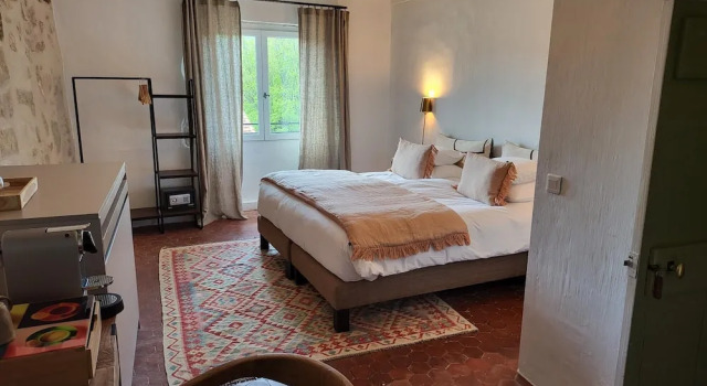 Au Ralenti du Lierre, Rezervovat Hotel Beaumettes Luberon