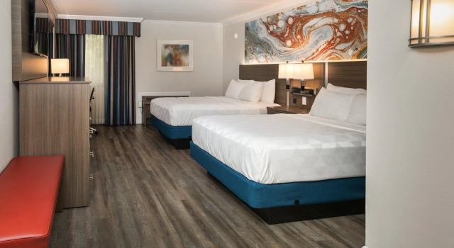 Четырёхместный номер Standard Wyndham Executive Center Columbia
