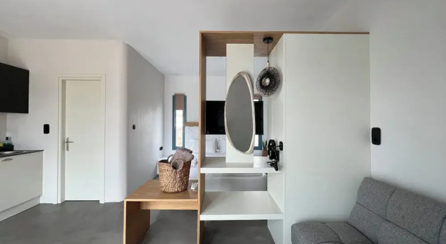Люкс Deluxe с балконом и с видом на море Отель Thronos Suites
