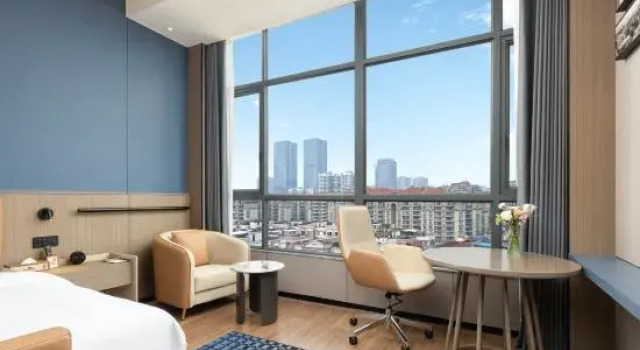 Люкс MICROTEL BY WYNDHAM Hotel Jiangmen JunJing