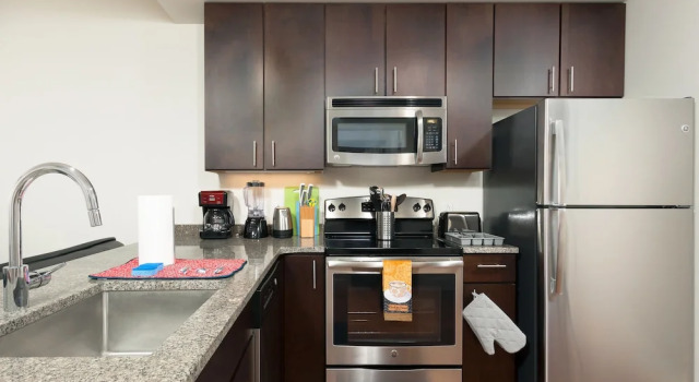 Апартаменты Pelican Fully Furnished Apartments