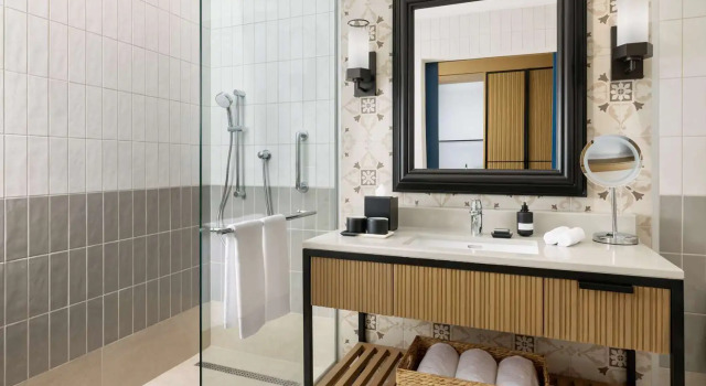 Четырёхместный номер Standard с видом на горы Hotel Santiago, Curio Collection By Hilton