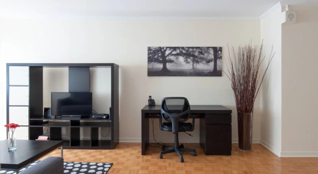 Slick 1BR Right Downtown by Namastay, Rezervovat Hotel Hotely v Montreal s parkováním, poblíž Windsor Train Station, Parkování