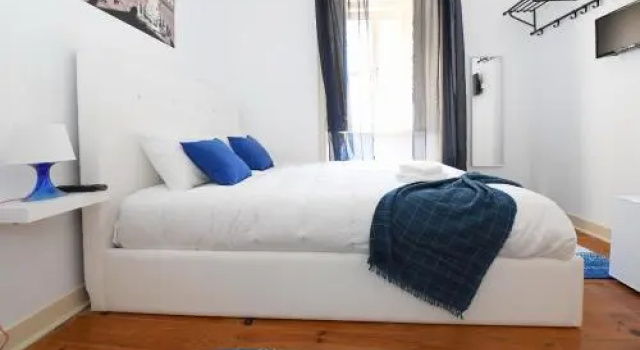 7 Mares Hostel, Забронировать Хостел Хостелы Лиссабона, рядом с Музей А. Сенеша и М. Э. Виейра да Силва, Хостел
