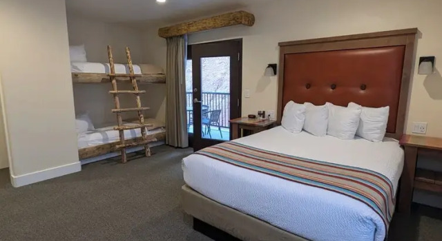 Семейный люкс с 3 комнатами Bluff Dwellings Resort