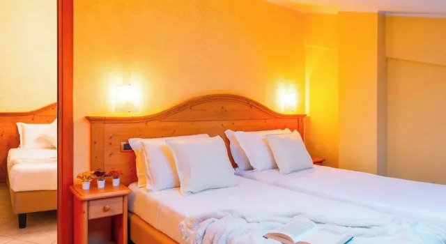 Семейный номер Standard с балконом Hotel Tiffanys