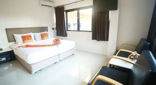 Полулюкс с балконом Summer Tree Hotel