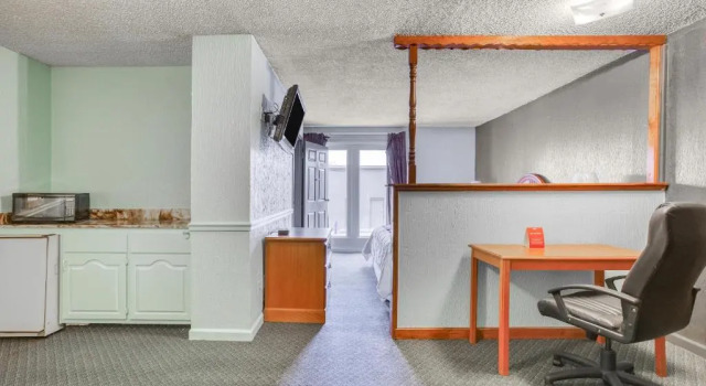 Люкс c 1 комнатой OYO Townhouse Tulsa Woodland Hills