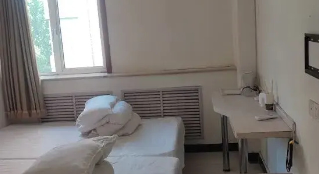 Кровать в общем номере Hua Feng hotel