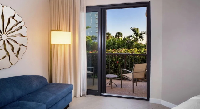Двухместный номер с балконом и с частичным видом на океан Hilton Marco Island Beach Resort and Spa