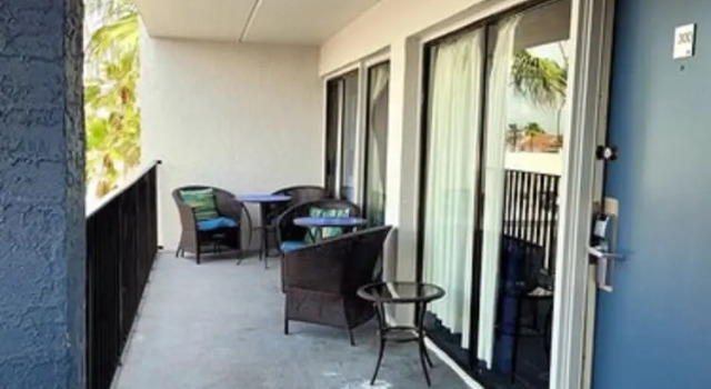 Четырёхместный номер Standard с балконом South Padre Island Lodge