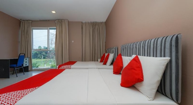 Четырёхместный люкс New Bangi Gateway Hotel