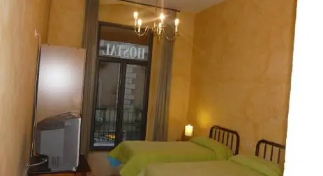 Hostal Adarnius, Κράτηση Ξενοδοχείο La Bisbal d'Emporda Baix Empordà