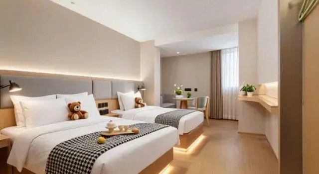 Люкс Yijia International Hotel (Guanggu Pedestrian Street Guanshan Avenue Subway Station)