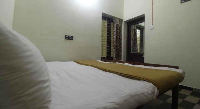 Hotel Brishen and Gavins Inn, Rezervovat Hotel Parassala Tamil Nadu