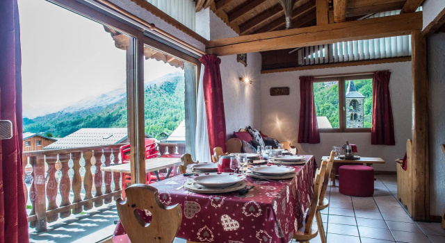 Luxury chalet apartment with fireplace in les Trois Vallées