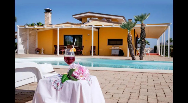 Вилла Villa With Large Swimming Pool Salento