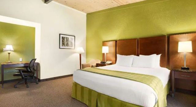 Двухместный номер Standard Ramada by Wyndham San Diego North Hotel & Conference Center