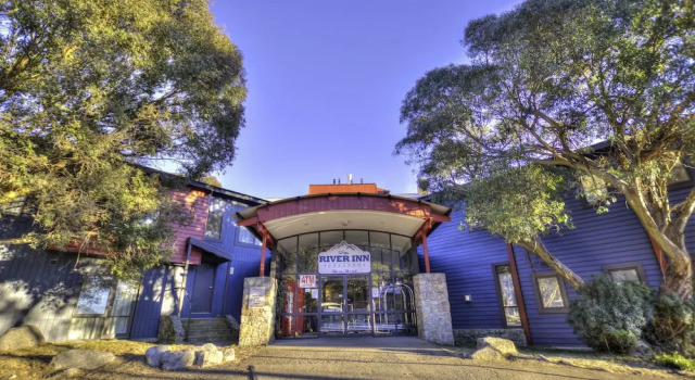 The River Inn Thredbo, Забронировать Отель Отели Тредбо 3 звезды, рядом с Лыжный подъемник Gunbarrel Express Quad Chair, 3*
