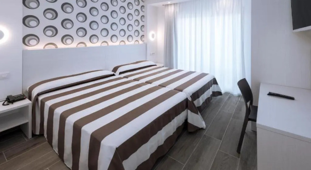Трёхместный номер Standard Hotel Oasis Park Splash