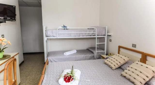 Четырёхместный номер Standard Hotel Caesar
