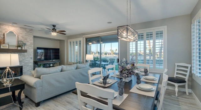 Model Home in Sun City Grand! Golf Course Front! Spectacular Remodel! by Redawning, Foglalás Szálloda Surprise Scottsdale