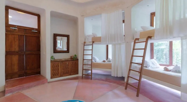 Кровать в общем номере (женский номер) Hotel Holistika Tulum