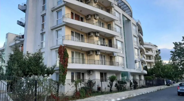 Azuro Aparthotel Sunny Beach, Забронировать Апартаменты/квартира Отели Солнечного берега с бассейном, рядом с Клуб GRAND, Бассейн