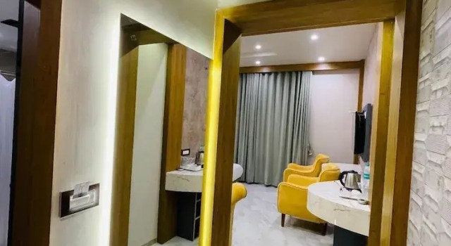 Люкс HOTEL DOUBLE CROWN Mumbai AIRPORT T2