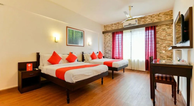 OYO 16663 Plaza Suites Hotel