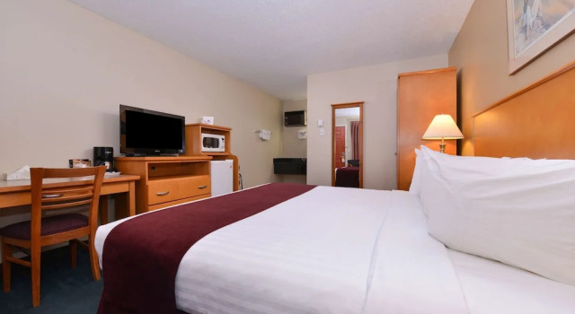 Двухместный номер Standard с балконом Canadas Best Value Inn & Suites-Vernon