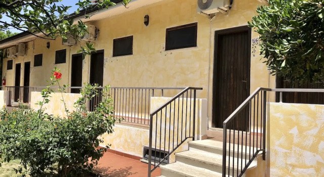 Hotel Villaggio Roller Club, Varaa Hotelli Brivadi 