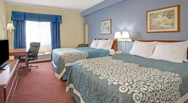 Четырёхместный номер Standard Days Inn by Wyndham Laramie
